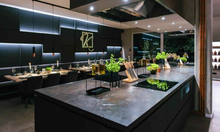 Kochinsel vorbereitet f&uuml;r Kochkurs in Paderborn