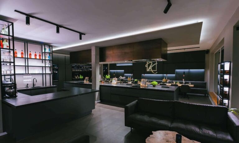 K wie Kochkunst Kochschule Paderborn - Kochinsel und Bar