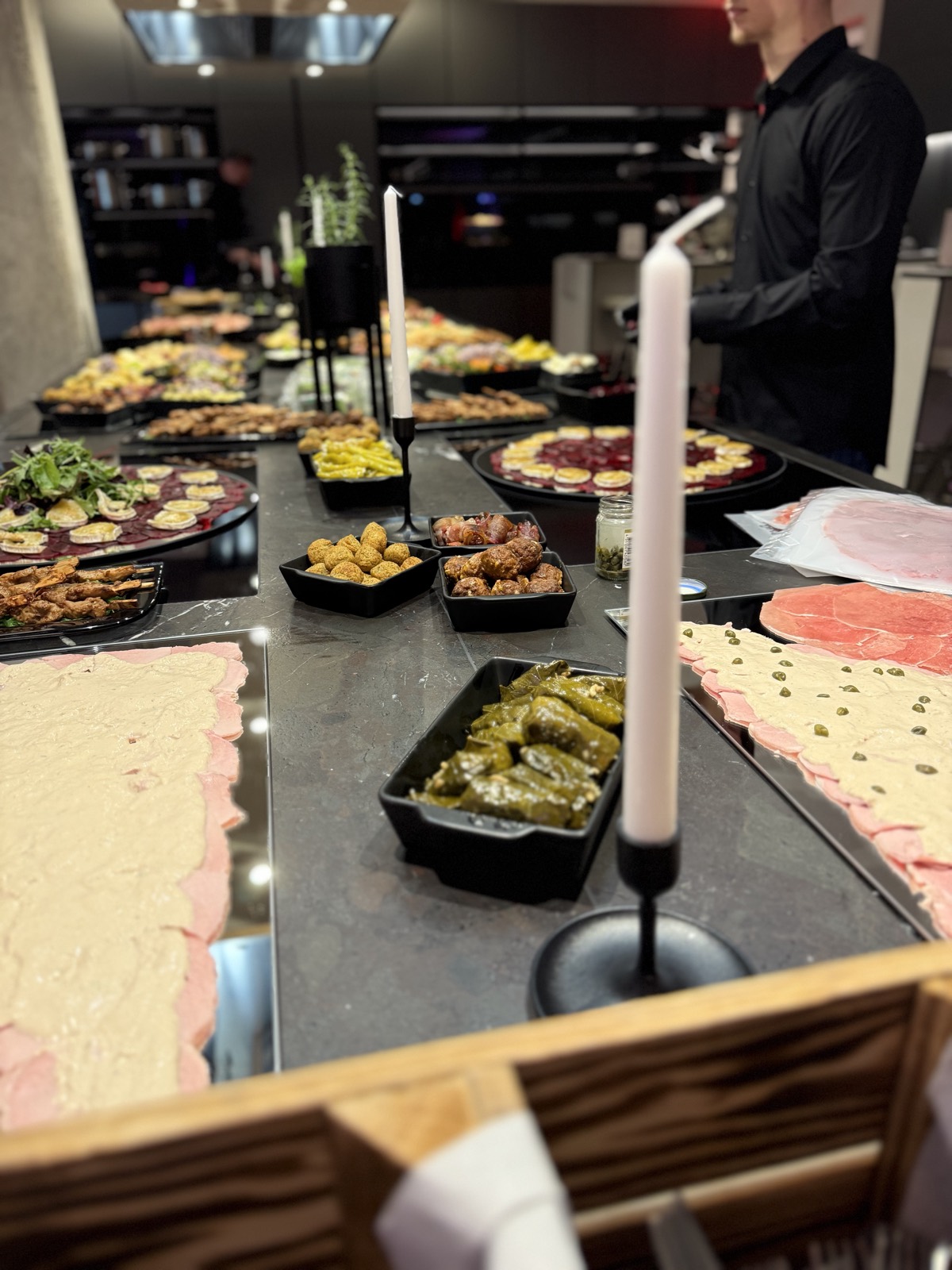 Fingerfood-Buffet vom Catering K wie Kochkunst, frisch angerichtet
